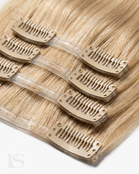 Natural Hair Extension Butter Blonde / #P10/16/60 Lys — the clips and the silicone band