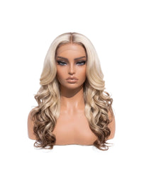Perruque cheveux naturels blonds platine racines ombrées lisse