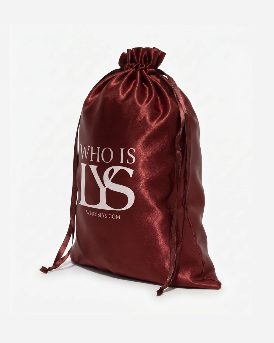Embalaje LYS — bolsa de satén burdeos WHO IS LYS incluida con la peluca